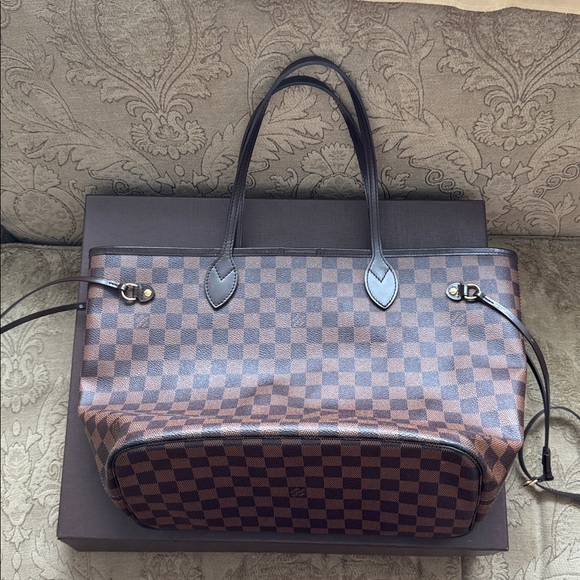 Louis Vuitton Neverfull Tote with Matching Wristlet - Picture 3 of 16